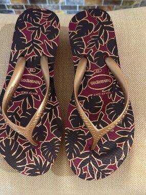 Havaianas Women's Burgundy Tropical Flip Flops with Gold Straps